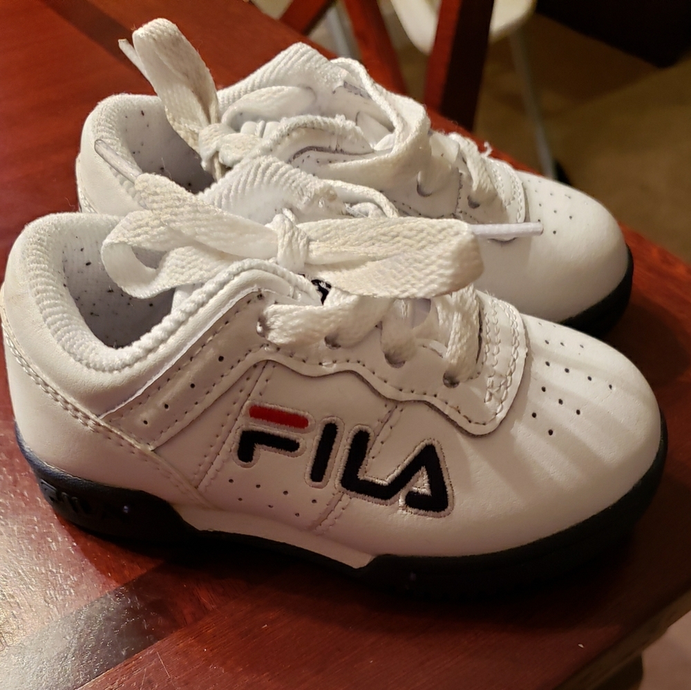 Toddler tennis shoes